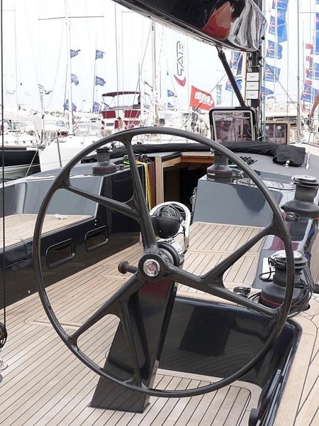 sailboat-helm-wheel