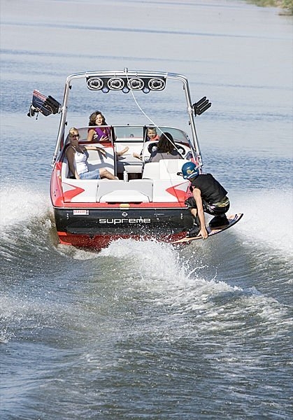 wakeboard-runabout