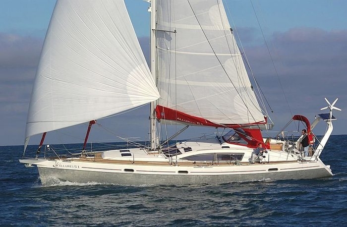 lifting-keel-sailboat