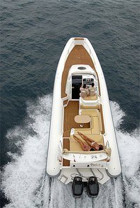 twin engine boat