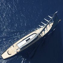 Sailing yacht mast / furling / carbon
