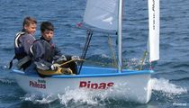 children's sailing dinghy PIPAS Phil&eacute;as Boats