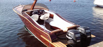 classic boat : outboard runabout W25 Britamarine