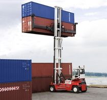 empty container handler (with side-lift spreader, double stacking) ECS - 6H: 24' SVETRUCK