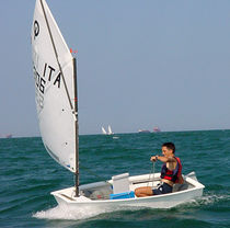 ISAF class sailing dinghy : OPTIMIST  Nautivela