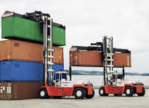loaded container handler (with top-lift spreader) 40T SVETRUCK