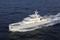 luxury yacht : displacement mega-yacht (aluminium, tri-deck, vertical-bow) ELISABET Ocea