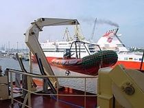 MOB boat gravity davit for ships (hydraulic) RHP GLOBAL DAVIT