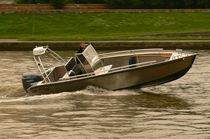 motor-boat : in-board center console boat (aluminium, utility) 6900 MS Boat