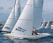 racing keelboat sail : genoa (one-design) DRAGON WB-Sails