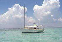 sailboat : classic day-sailer (cat boat) PICNIC CAT Com-Pac Yachts
