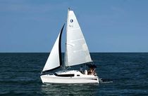 sailboat : cruising motorsailer 27 EDGE Hunter
