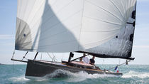 sailboat : day-sailer (open transom, teak deck, with cabin, lifting keel) CODE 0 Black Pepper