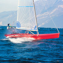 single-handed sailing dinghy : skiff (asymmetric spinnaker, trapeze) VIS Nautivela