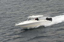 sport-fishing boat : outboard walkaround (triple engine, T-Top) 37 CABIN Midnight Express
