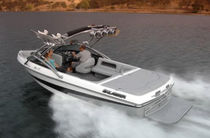 wakeboard boat : bow-rider runabout (15 person max., with sundeck) TEAM V Calabria Boats
