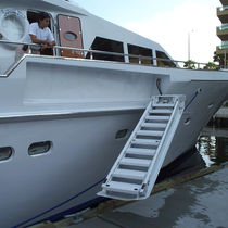 yacht boarding ladder  Mar Quipt
