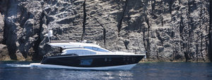 high-speed motor yacht / flybridge / IPS POD / planing hull