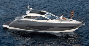 inboard express cruiser / planing hull / hard-top / IPS