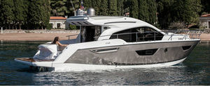 inboard express cruiser / flybridge / 12-person max. / 2-cabin