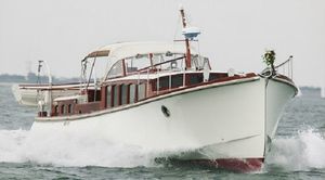 inboard express cruiser / classic