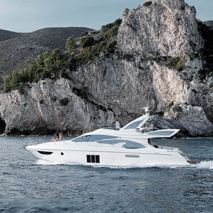 cruising motor yacht / flybridge / GRP / planing hull