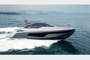 cruising motor yacht / hard-top / IPS / GRP