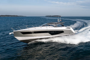 cruising motor yacht / hard-top / IPS / GRP