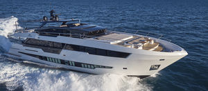 cruising super-yacht / flybridge / GRP / displacement