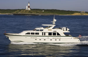 fishing motor yacht / flybridge / semi-displacement hull