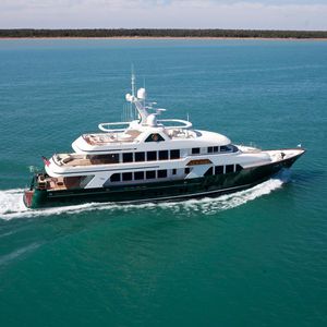 cruising super-yacht / raised pilothouse / displacement
