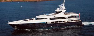 high-speed mega-yacht / wheelhouse / steel
