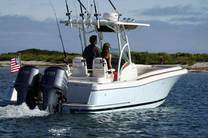 outboard center console boat / twin-engine / center console / sport-fishing