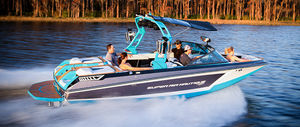 inboard runabout / bowrider / ski / 15-person max.