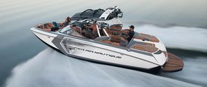 inboard runabout / bow-rider / wakeboard / 16-person max.