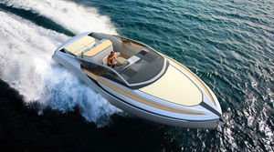 inboard express cruiser / diesel / twin-engine / 6-person max.