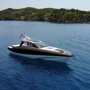 sterndrive express cruiser / diesel / triple-engine / hard-top