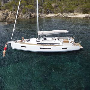 monohull / cruising / deck saloon / with 3 or 4 cabins