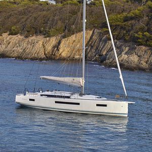 monohull / cruising / deck saloon / with 2 or 3 cabins