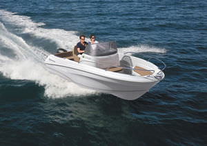 outboard center console boat / sport-fishing