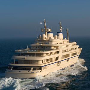 cruising mega-yacht / raised pilothouse / custom