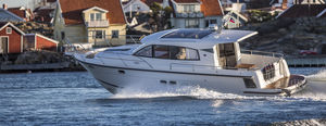 inboard express cruiser / hard-top / 12-person max. / 6-berth