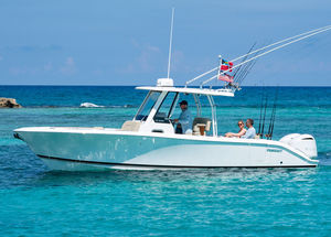 outboard center console boat / twin-engine / center console / sport-fishing