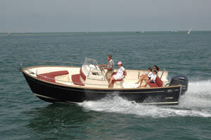 outboard center console boat / planing hull / center console / open