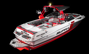inboard runabout / bow-rider / wakeboard / 18-person max.