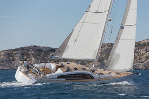 cruising sailing yacht / deck saloon