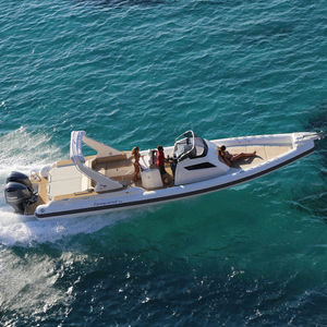 outboard inflatable boat / twin-engine / rigid / center console