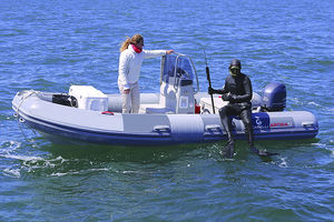 outboard inflatable boat / rigid / center console / dive