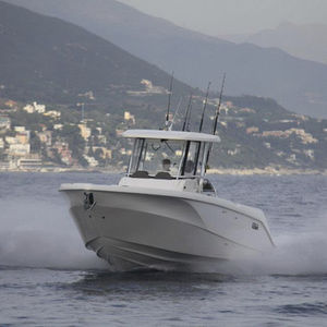 outboard center console boat / twin-engine / sport-fishing / 14-person max.