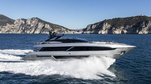 cruising motor yacht / flybridge / 5-cabin
